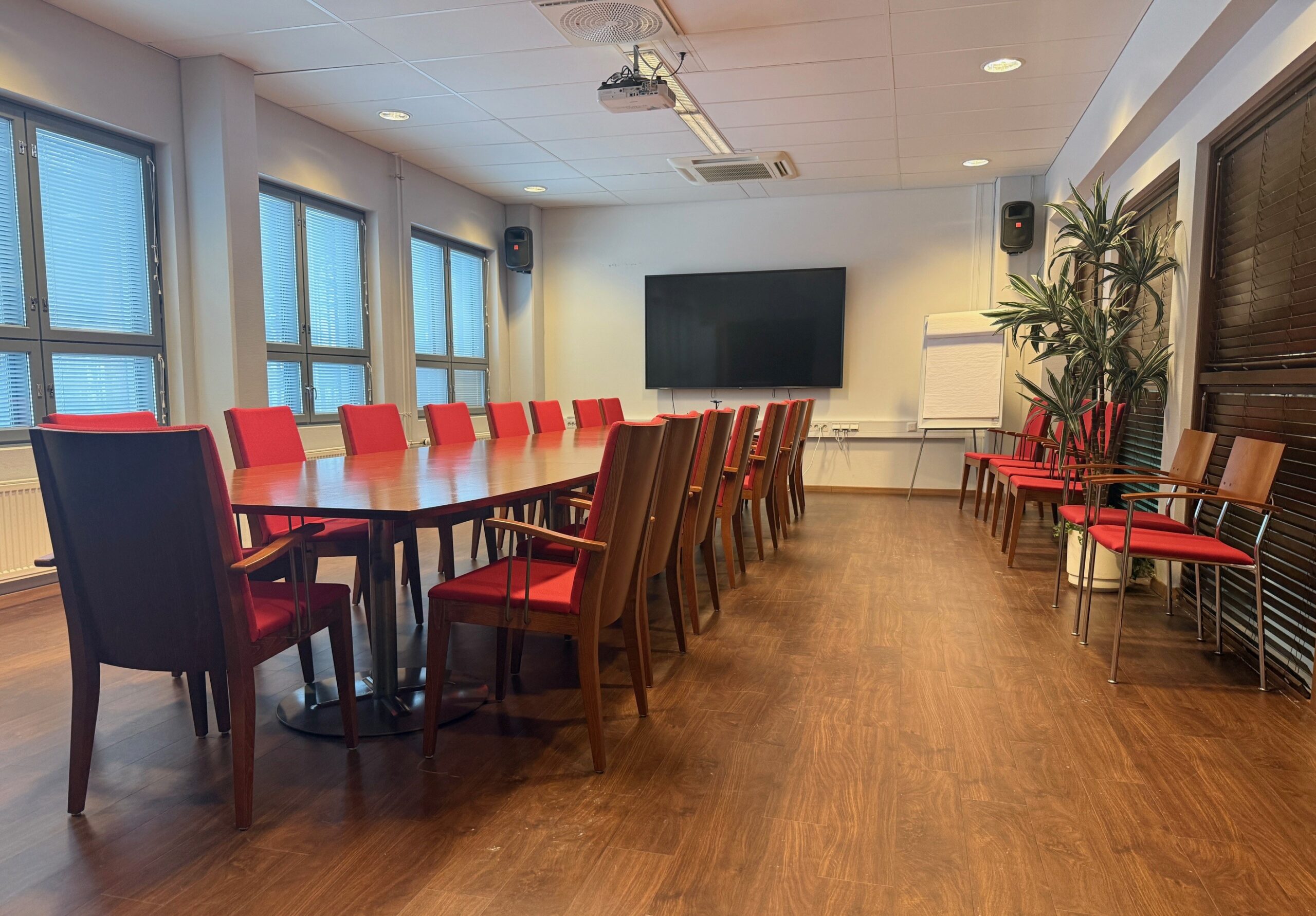 kokoushuone-keretti outokummun teollisuuskylä